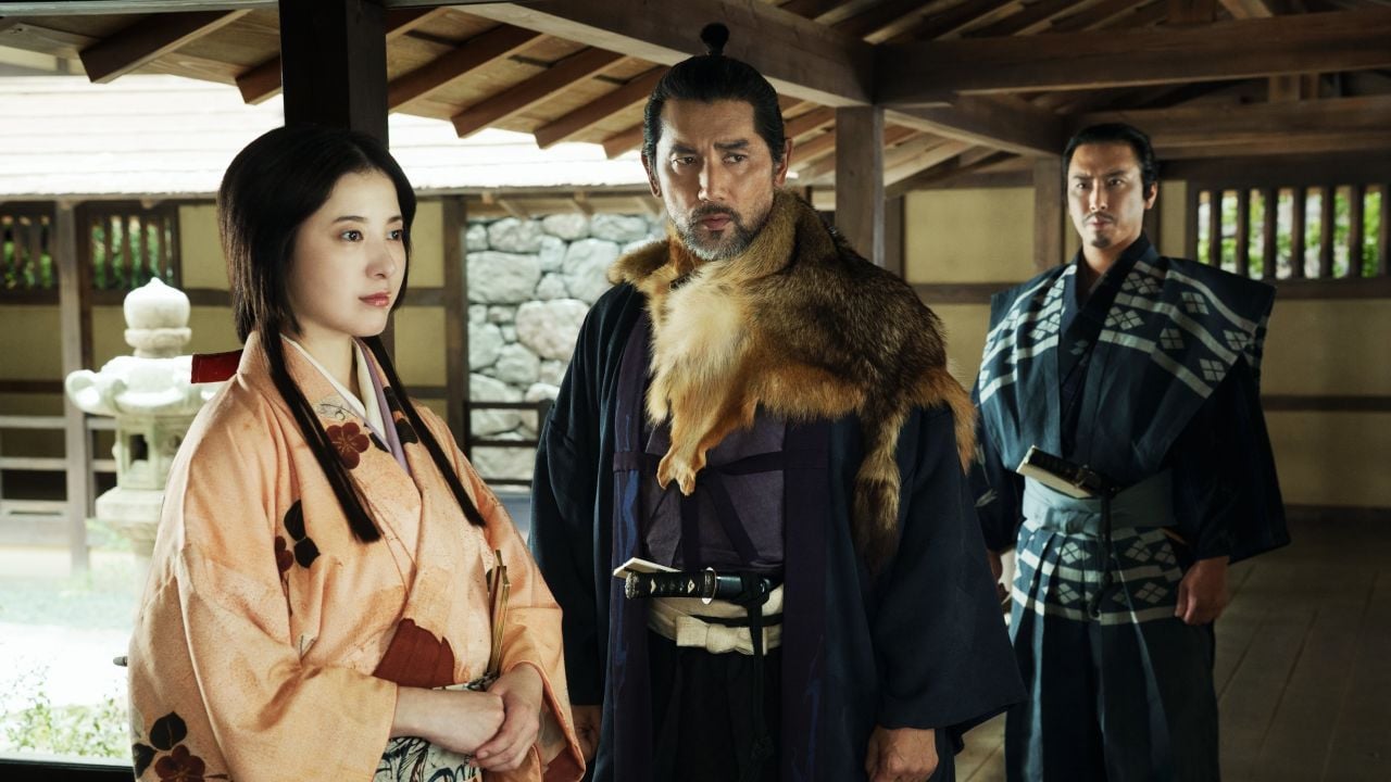 Die nächsten Schritte bespricht Murashige (Masahiro Motoki) vor allem mit seiner Frau Chiyoho (Yuriko Yoshitaka).