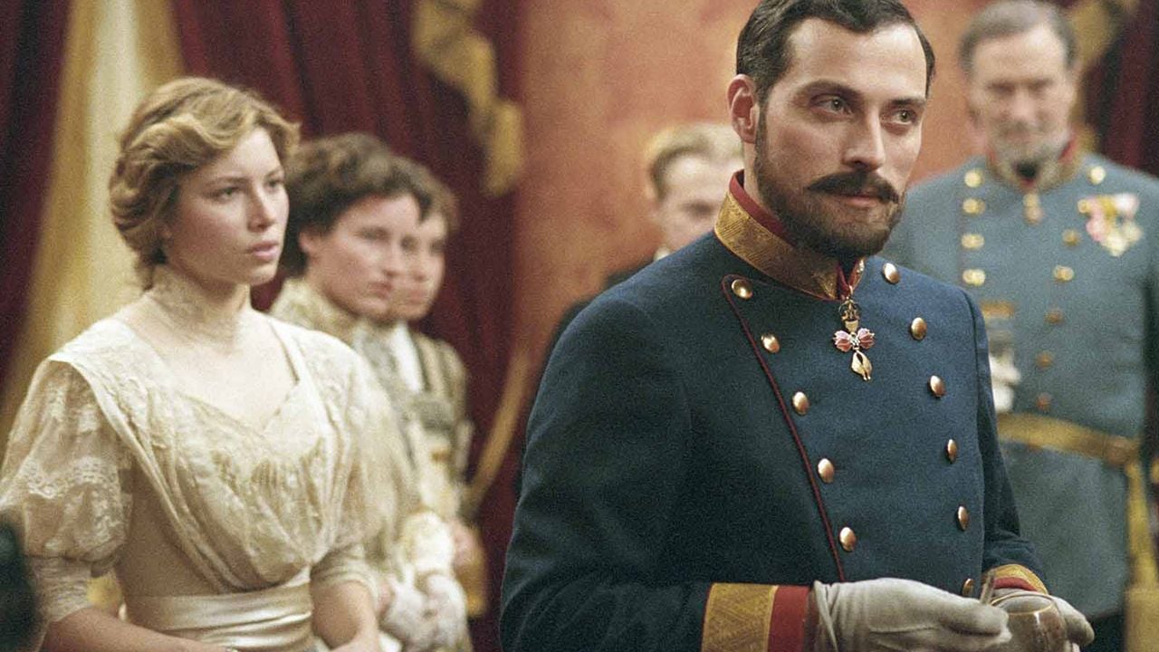 Ein Ekelpaket aus dem Bilderbuch: Kronprinz Leopold (Rufus Sewell) will Herzogin Sophie von Teschen (Jessica Biel) heiraten.
