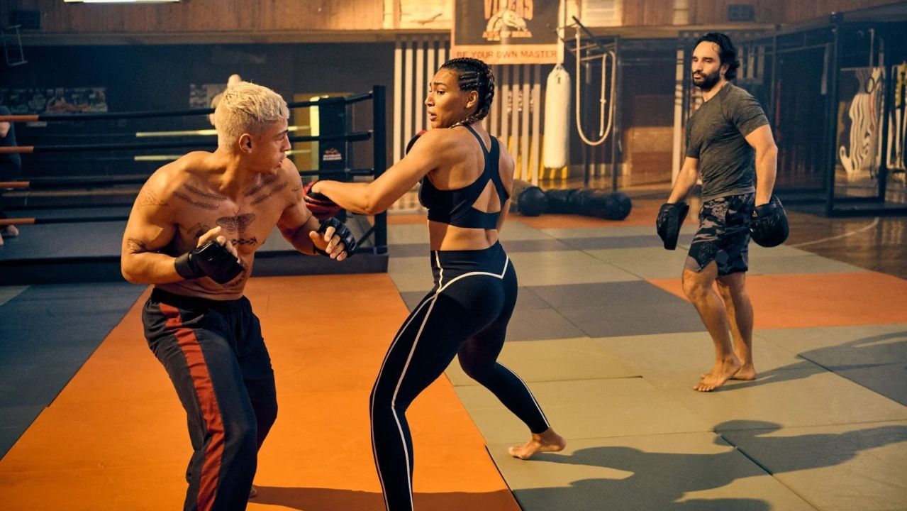 Emilio Sakraya war früher deutscher Jugendmeister im Karate – und das merkt man seiner Martial-Arts-Performance auch an!