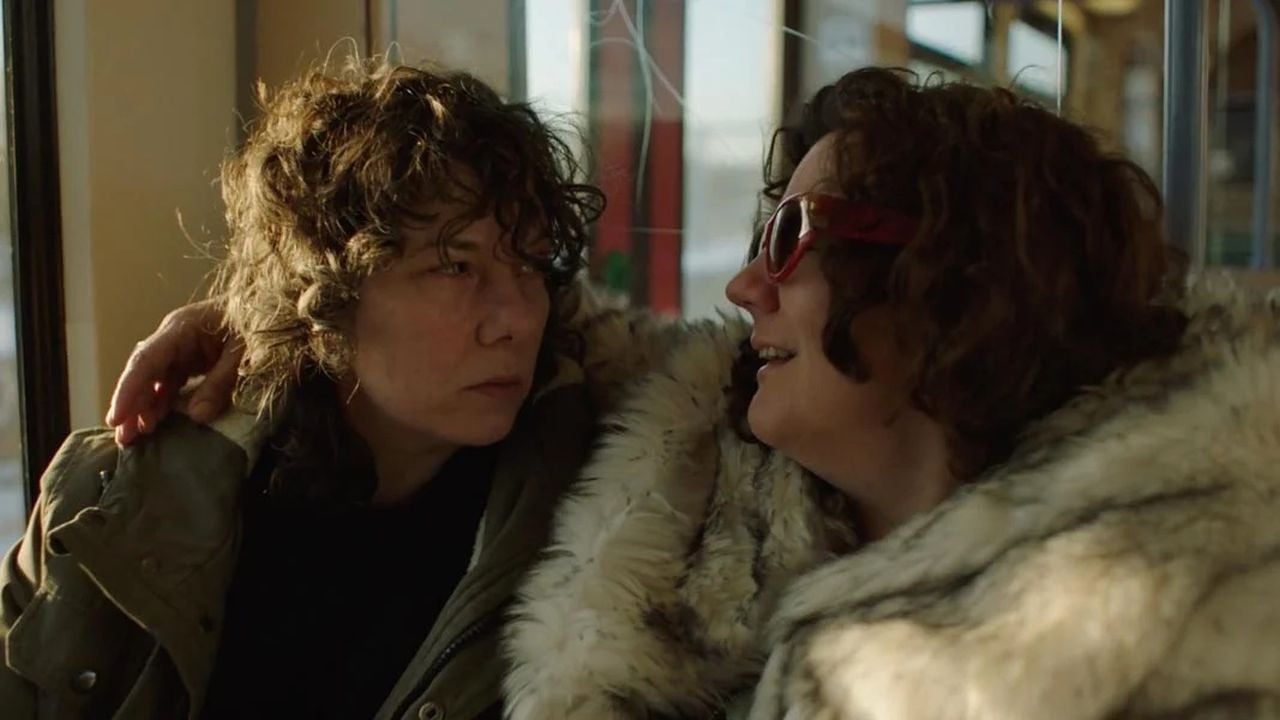 May (Ursula Renneke) hat zunächst so gar keinen Bock, dass ihr Schwester Franka (Bärbel Schwarz) aus ihrem Bett und mit nach Kreuzberg schleift.