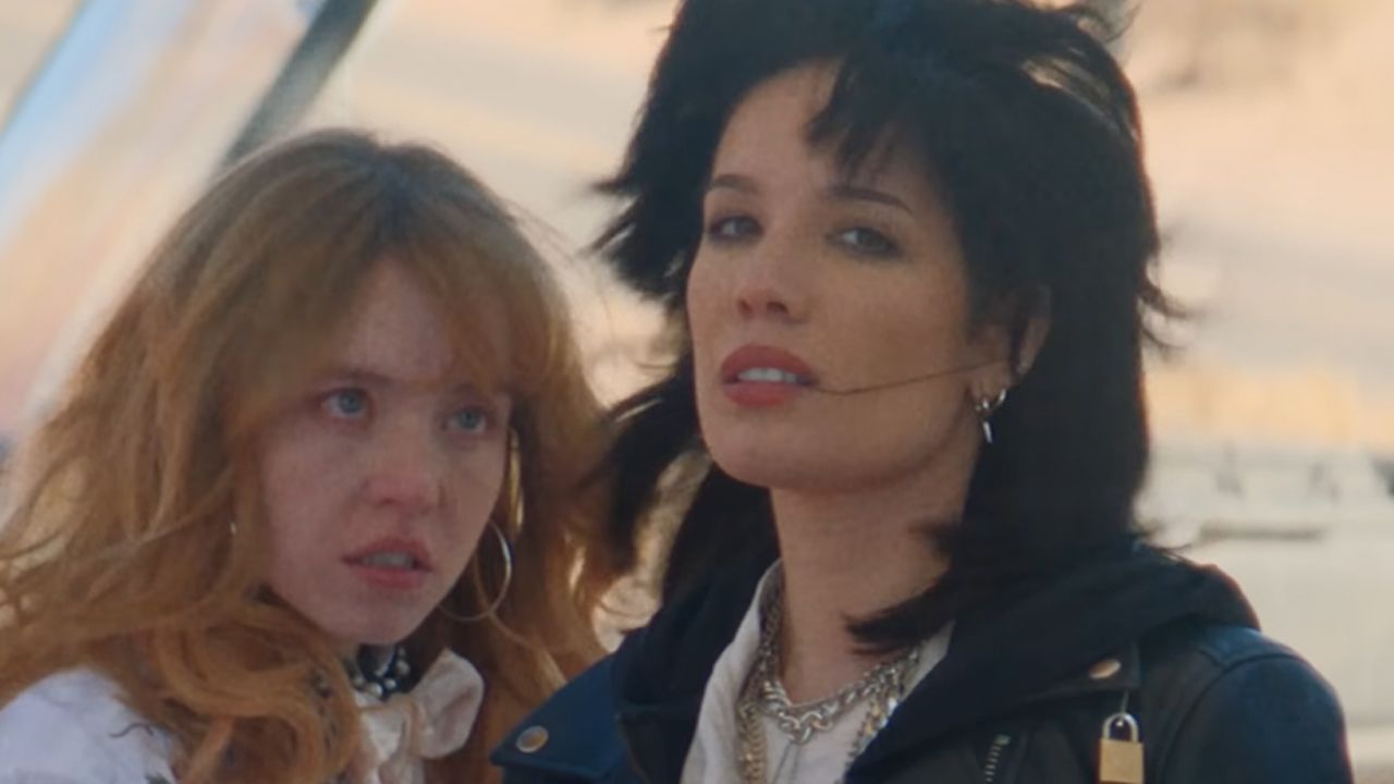 Mandy (Halsey) und Penny Jo (Sydney Sweeney) wollen ausbrechen – auch wenn das nicht ohne Gewalt geht. 