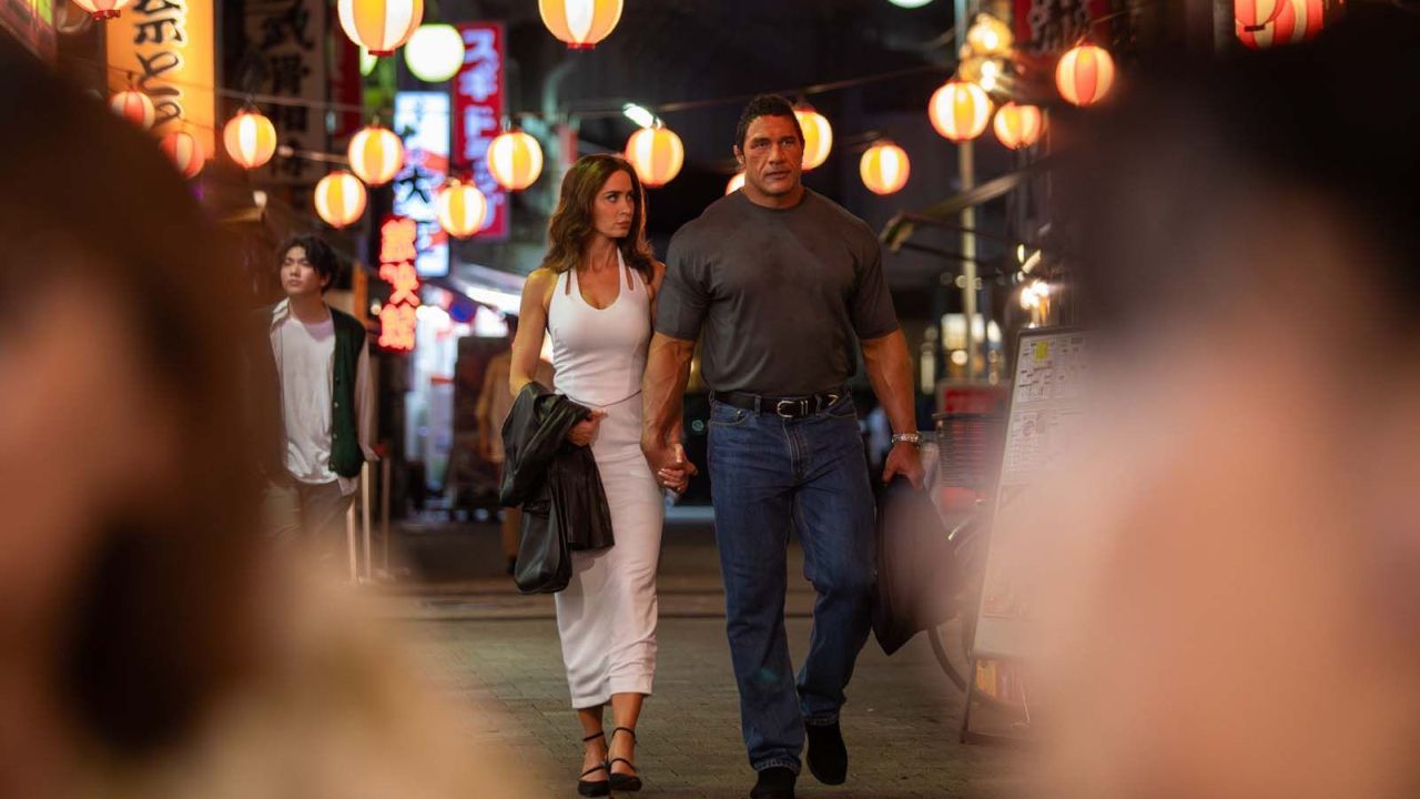 Die einseitig negative Darstellung von Dawn Staples (Emily Blunt) ist sicherlich der Punkt, für den sich „The Smashing Machine“ die meiste Kritik gefallen lassen muss.