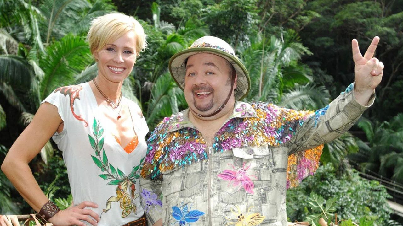 Sonja Zietlow und Dirk Bach während der allerersten Dschungelcamp-Staffel 2004.