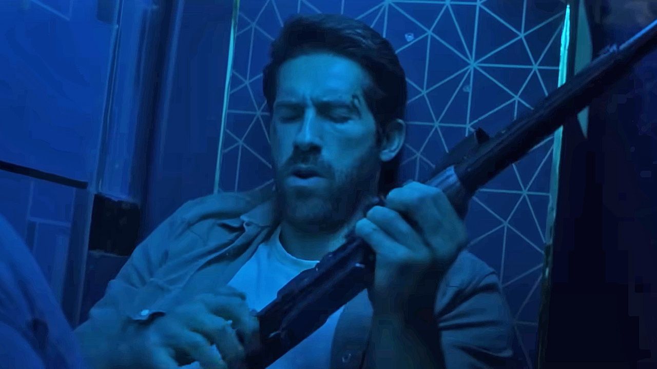 In 4 Tagen gibt's Action satt mit Scott Adkins: Im deutschen Trailer zu "Take Cover" trifft Martial-Arts-Kracher auf Scharschützen-Thriller