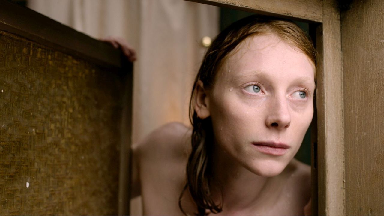 Das Fazit der FILMSTARTS-Kritik: „Small Town Girl“ ist „Sex And The City“ im MeToo-Gewand. Zieht man es aus, dann zeigt sich die ganze dreckige, nackte Wahrheit…