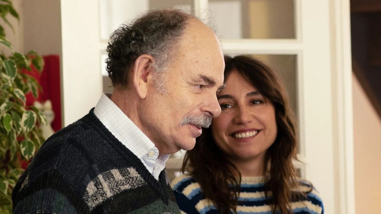 Ihr Vater (Jean-Pierre Darroussin) ist viel zu verplant, um zu erkennen, was mit Juliette los ist.