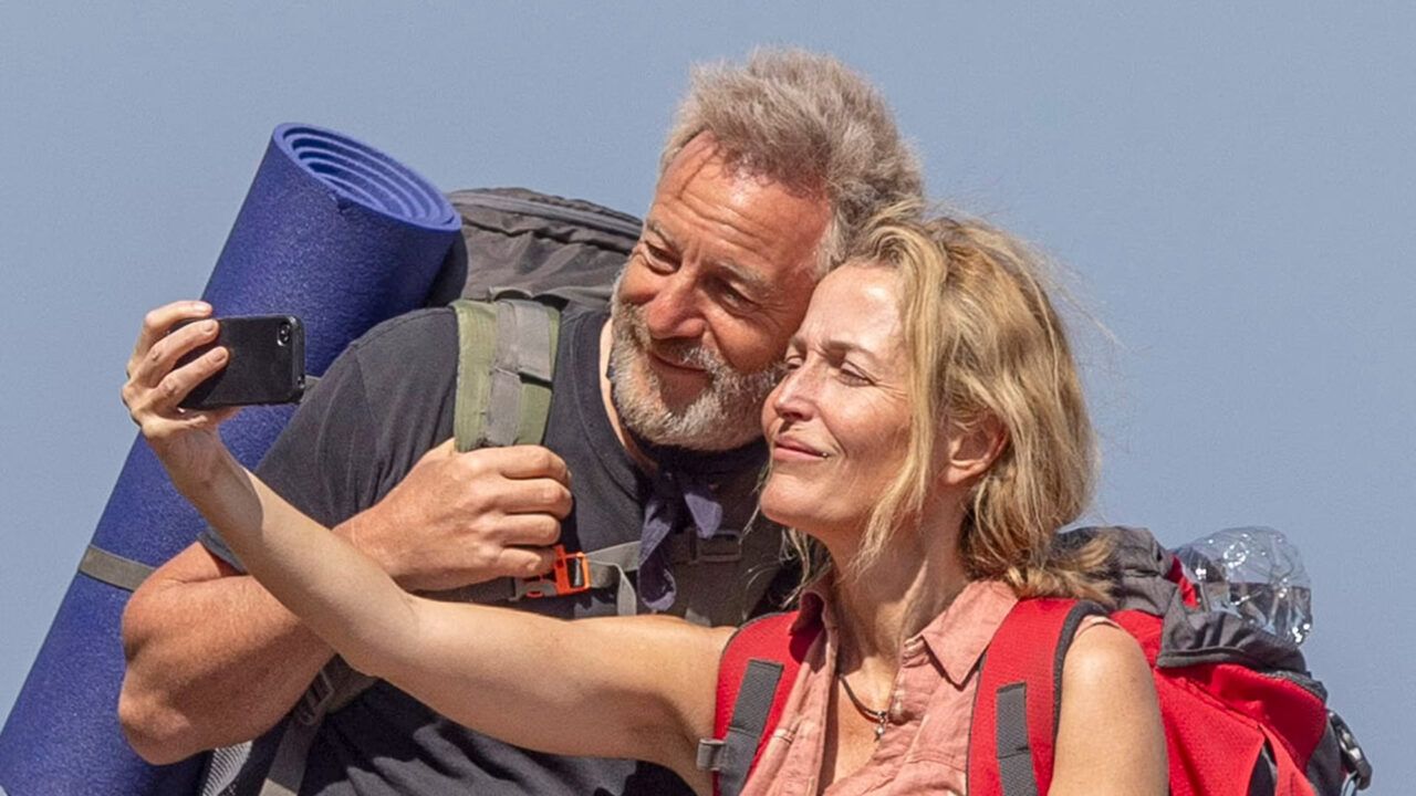 Gillian Anderson und Jason Isaacs sind absolut glaubwürdig als seit Jahrzehnten miteinander vertrauen Eheleuten. 