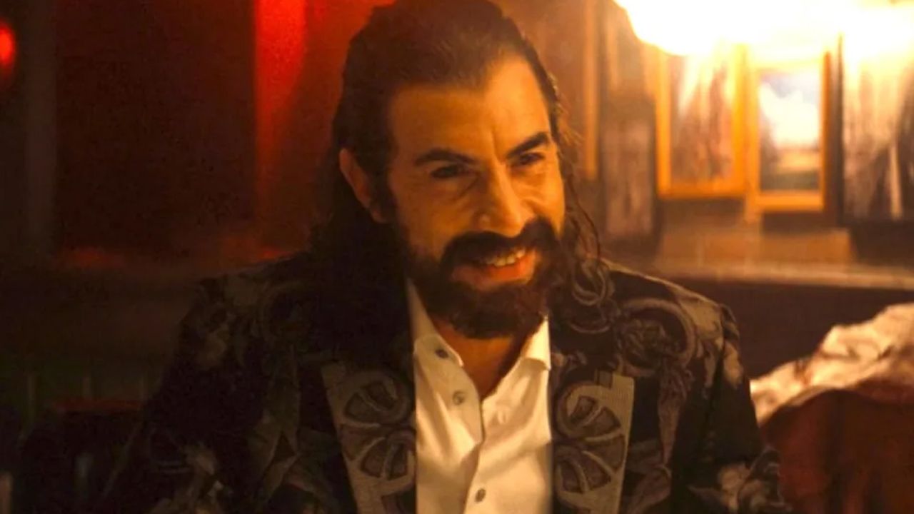 Sacha Baron Cohen als Mephisto in 