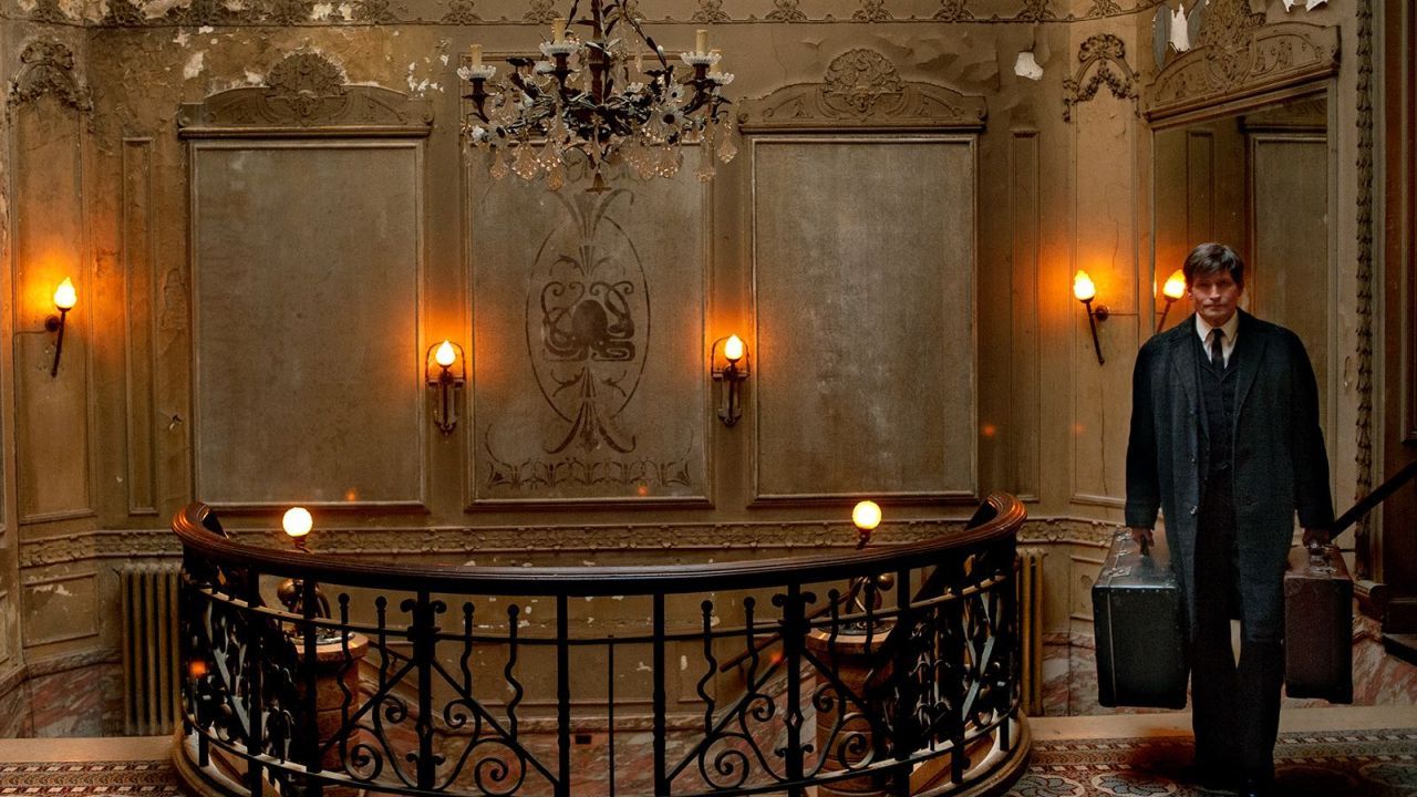 Der Schauplatz von „Willkommen um zu bleiben“ schürt Erinnerungen an das Overlook Hotel aus Stephen Kings und Stanley Kubricks „Shining“. 