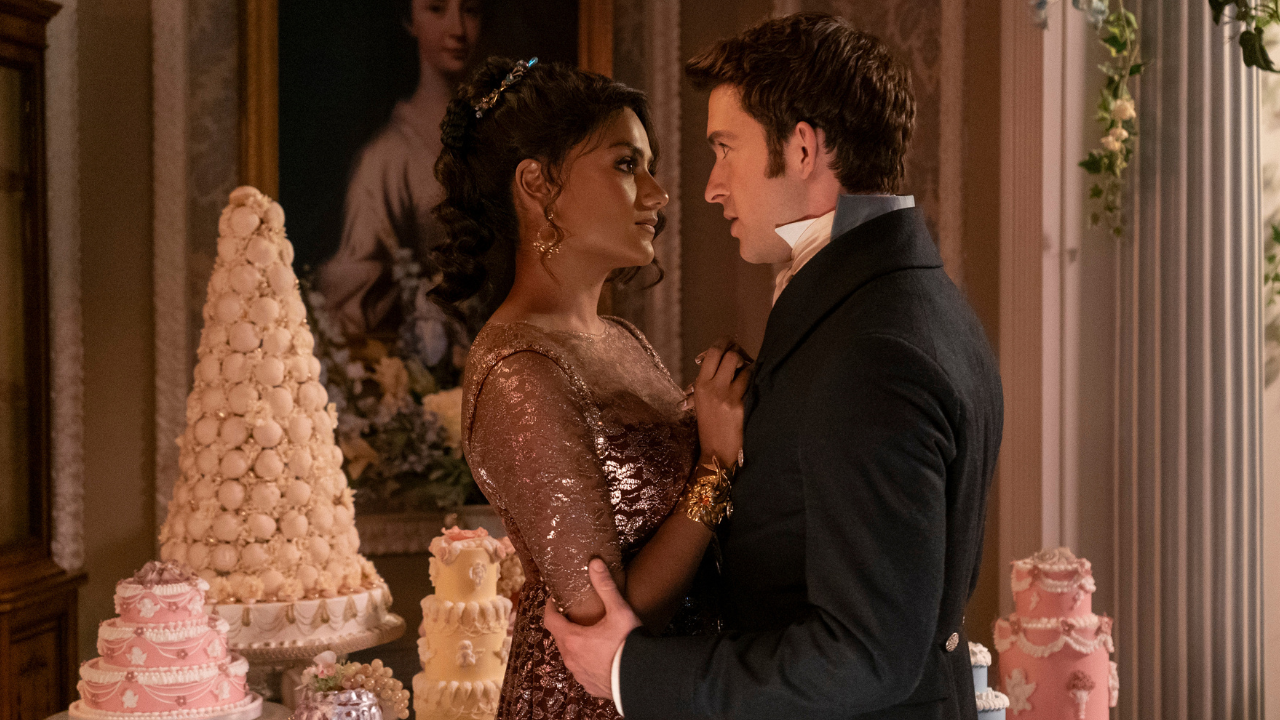 Jonathan Bailey und Simone Ashley als Anthony und Kate in