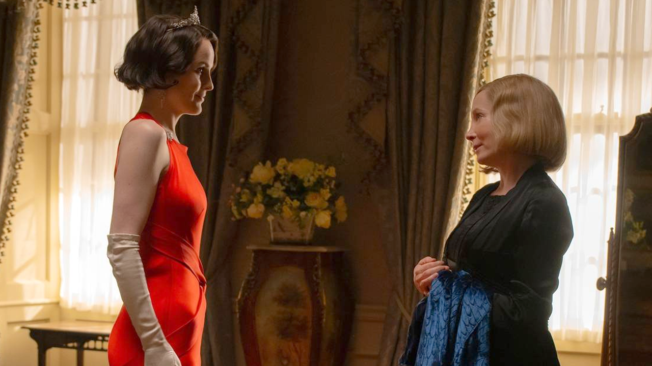 Anna (Joanne Froggatt, rechts) weiß immer genau, was Lady Mary (Michelle Dockery, links) braucht