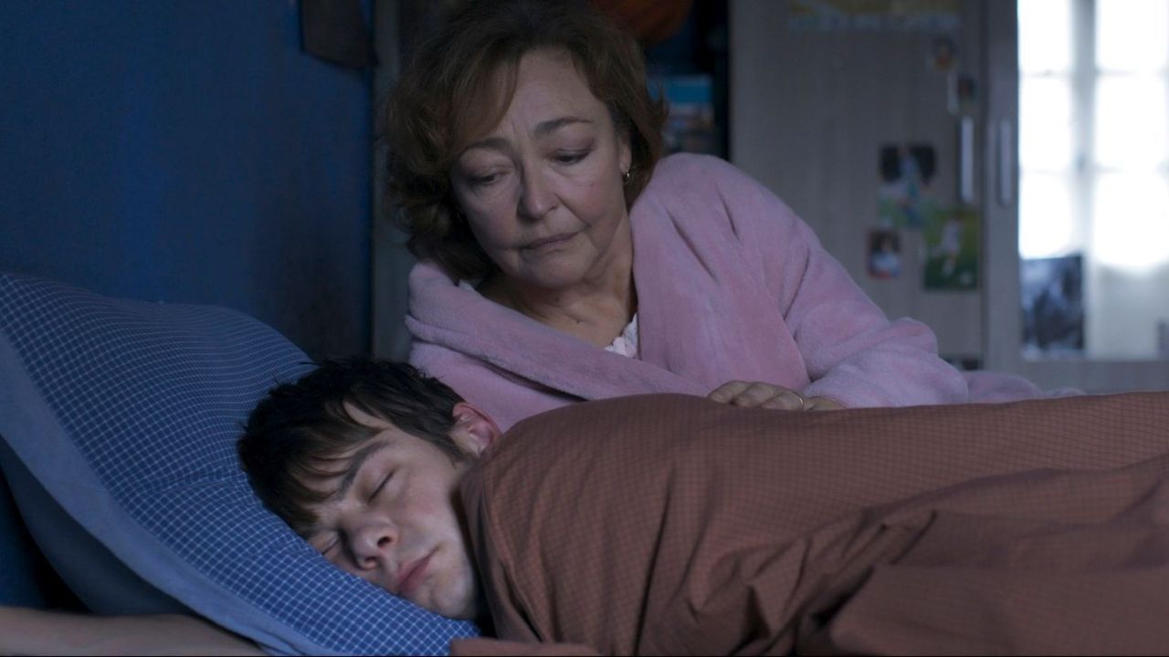 Martine (Catherine Frot) sieht in dem Rückkehrer Jérémie (Félix Kysyl) einen potenziellen Ersatz für ihren verstorbenen Ehemann – und zwar in gleich mehrfacher Hinsicht.