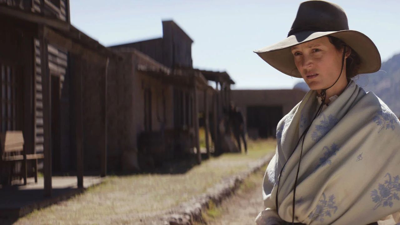 Vivienne (Vicky Krieps) lässt sich nicht unterkriegen. Aber das Einstehen für ihre Überzeugungen muss sie trotzdem immer wieder teuer bezahlen. 