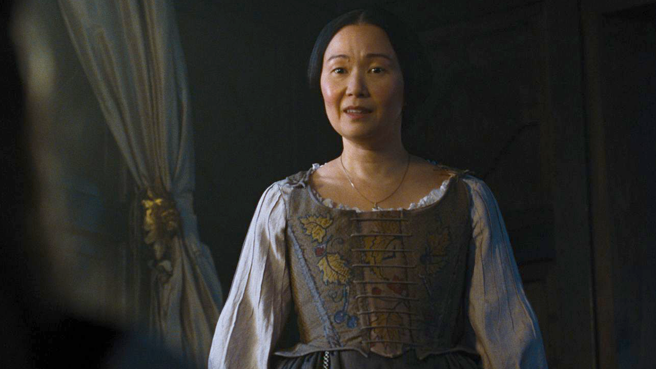 Hong Chau als Nelly Dean in 