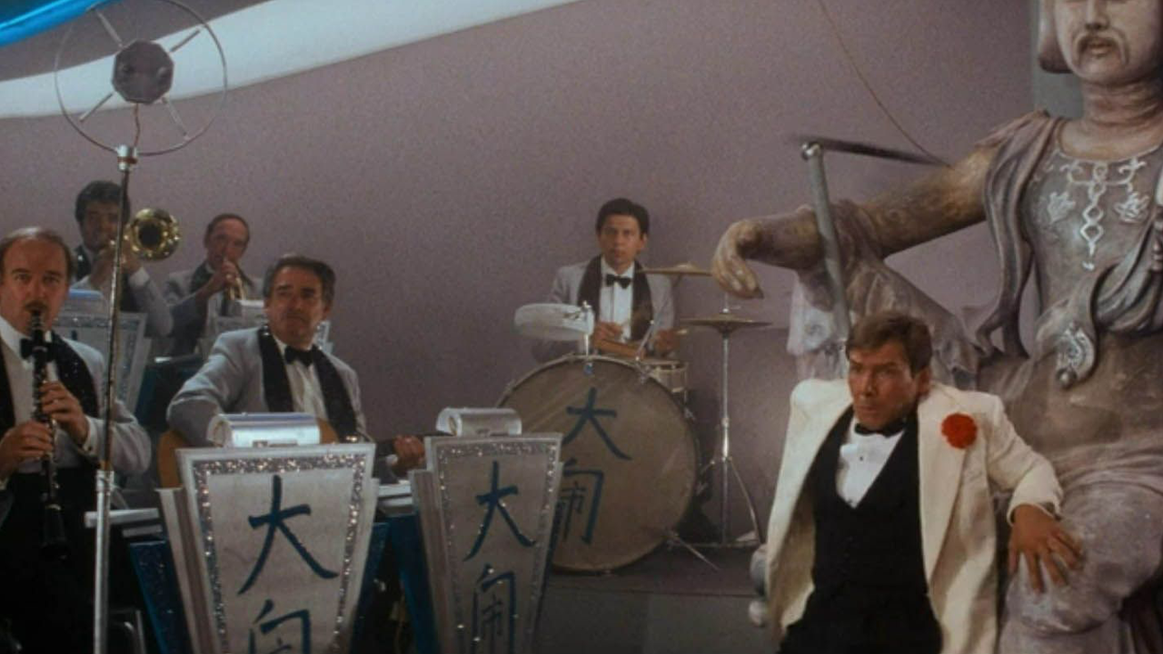 Deutlich zu sehen: Neben Indy spielt eine mehrköpfige Band ..