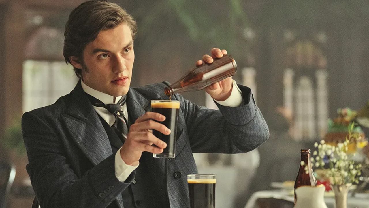 Ist das der neue 007? Louis Partridge in 