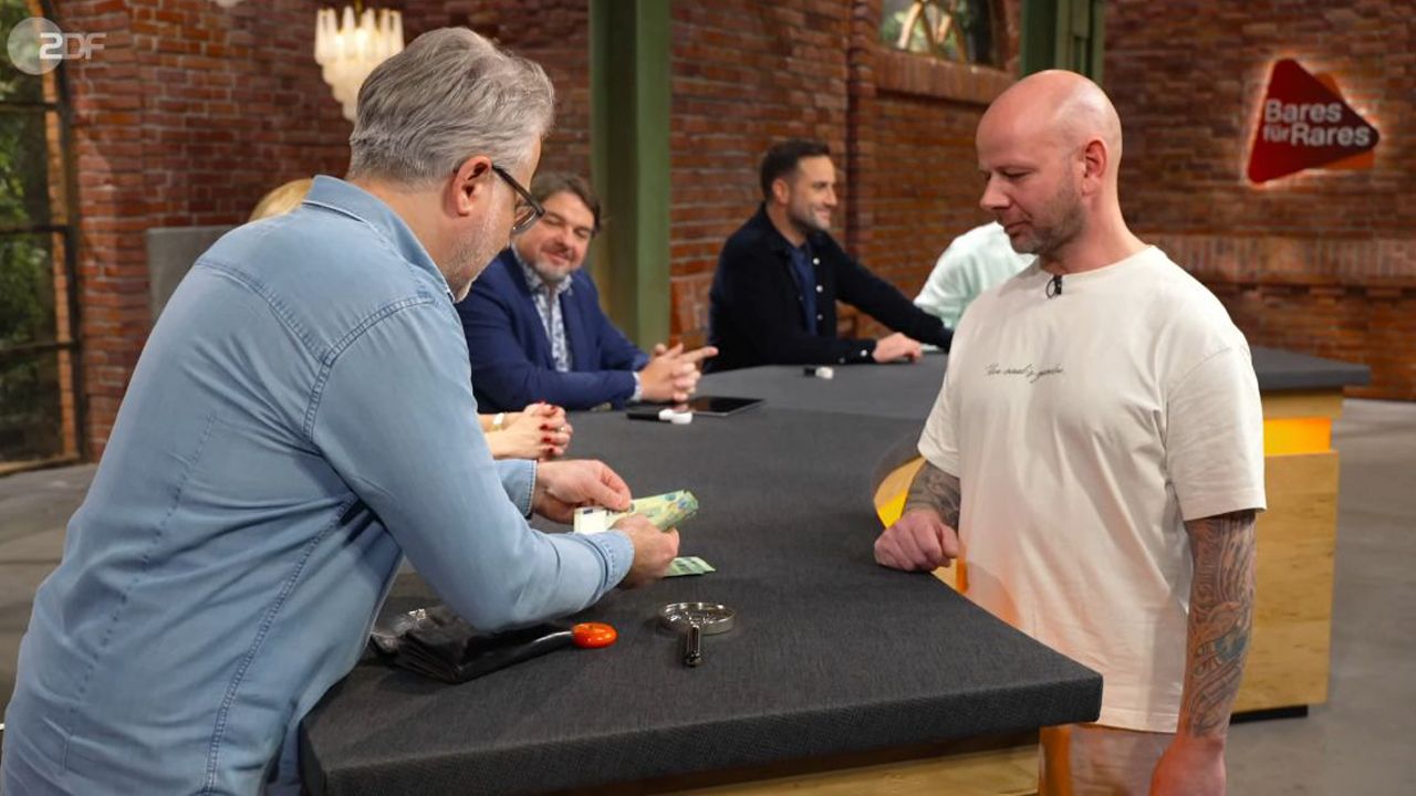 Jan Čížek bekommt am Ende den Zuschlag – für mal wieder viel zu viel Kohle. Aber das ist ja normal bei „Bares für Rares“.