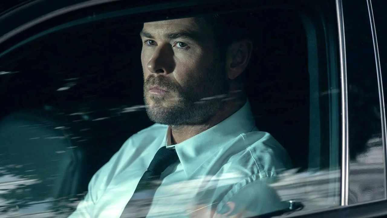 Davis (Chris Hemsworth) ist der Polizei immer einen Schritt voraus.
