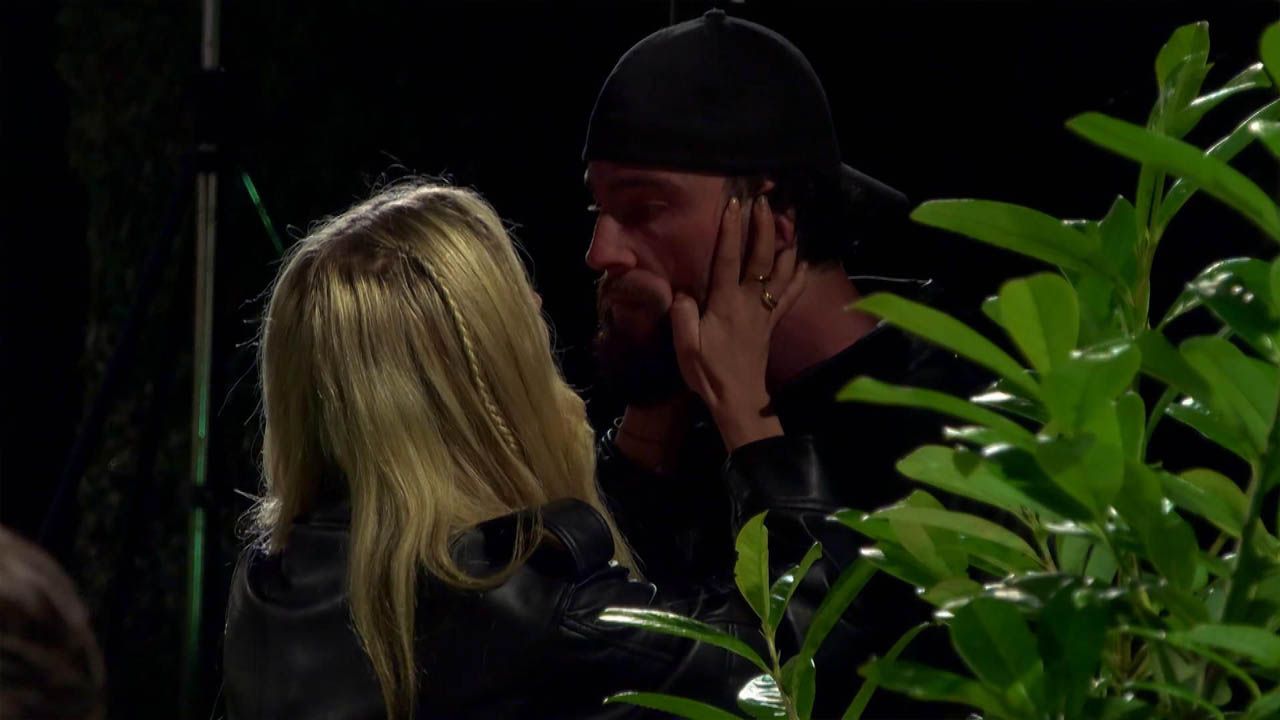 Fühlen sich wie Bonnie und Clyde: Emma und Umut haben viele Feinde. 