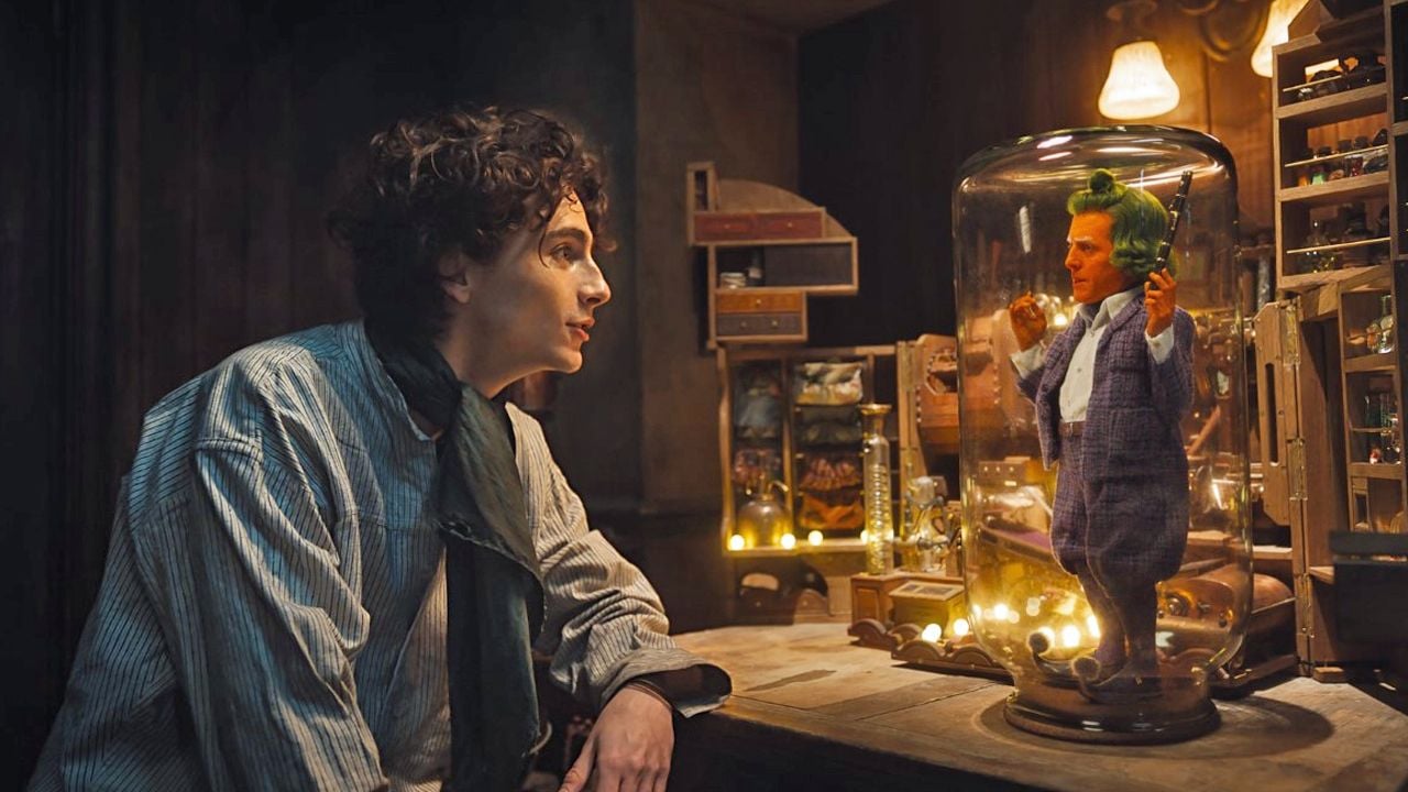 Wonka (Timothée Chalamet) und der Umpa-Lumpa (Hugh Grant)