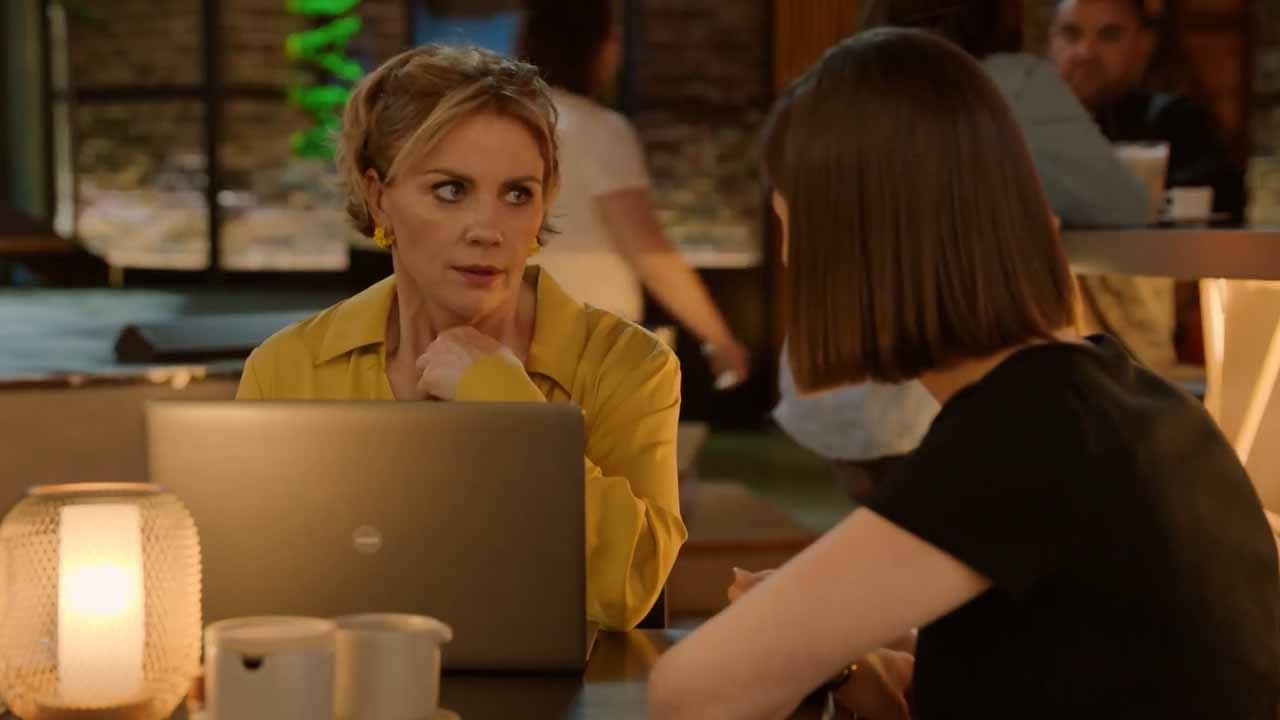 Matilda entdeckt auf Yvonnes Laptop einen Hinweis auf ihre geheime Identität