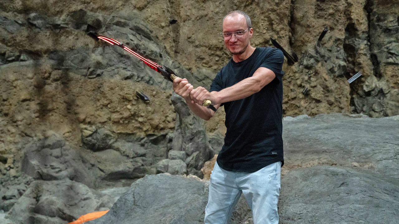 Auch FILMSTARTS-Redakteur Daniel Fabian versteht die Liebe für das Plasmaschwert...