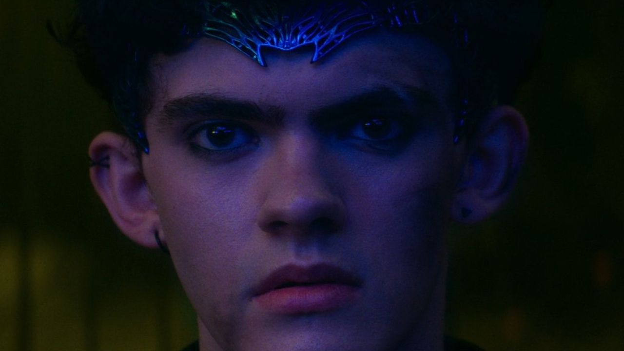 Teenie mit neuer Krone: Kennt er seine wahre Identität?