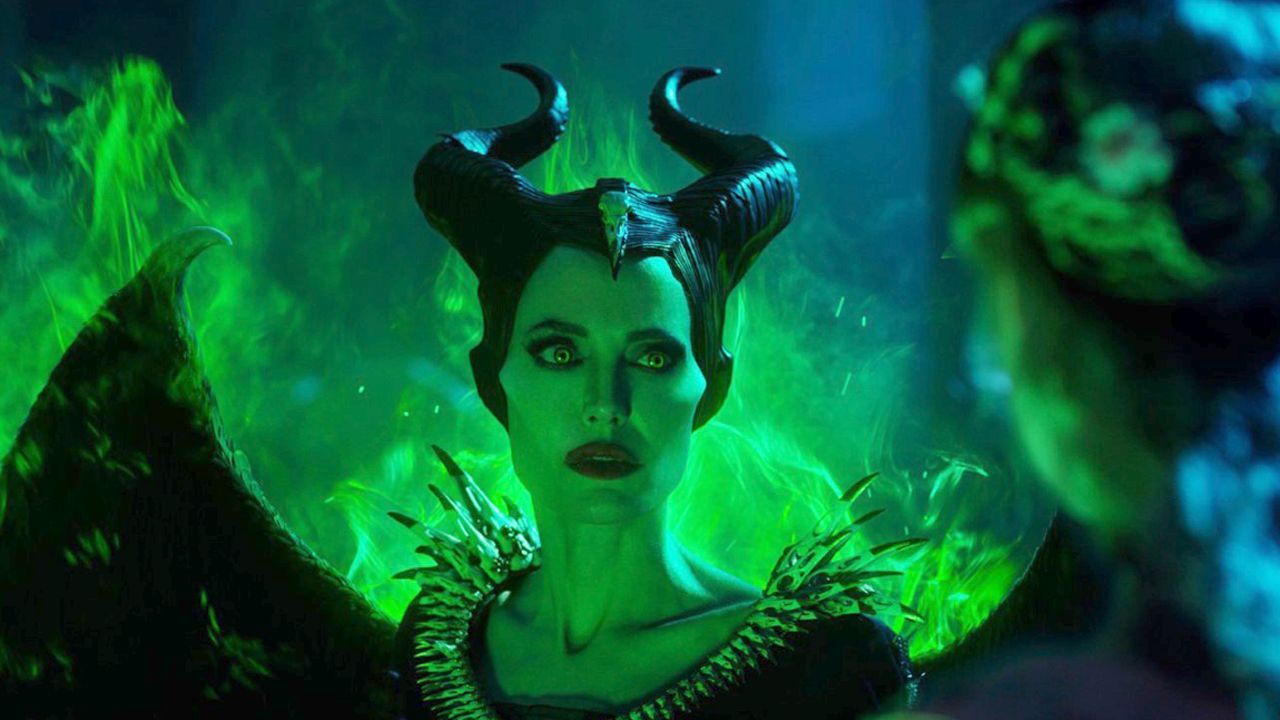 Um Maleficent (hier verkörpert von Angelina Jolie) dreht sich bei Disney gerade ganz schön viel.