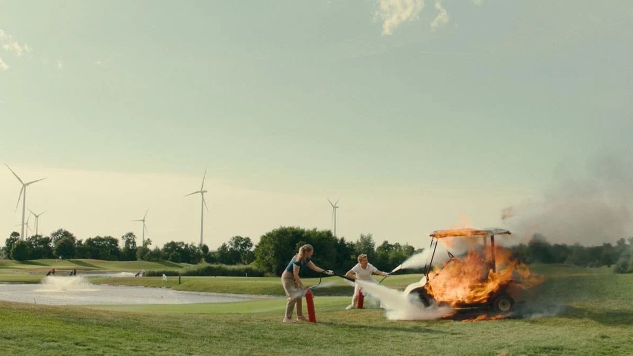 Wenn der Preis stimmt, dann ist Matthias und seinem Team kein Aufwand zu groß – und dann wird auch schon mal ein Golfcart für den passenden Effekt abgefackelt.