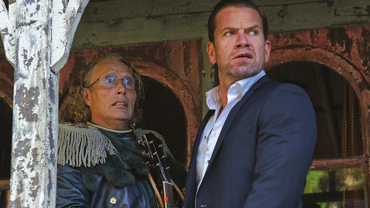 Begeben sich gemeinsam auf Schatzsuche: Der frisch aus dem Gefängnis entlassene Anker (Nikolaj Lie Kaas) und sein mit einer dissoziativen Persönlichkeitsstörung lebender Bruder Manfred (Mads Mikkelsen).