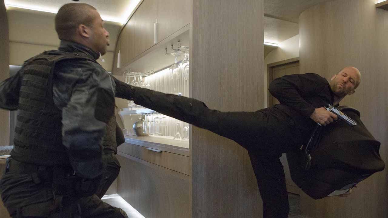 Jason Statham kann sogar mit Baby im Arm kämpfen