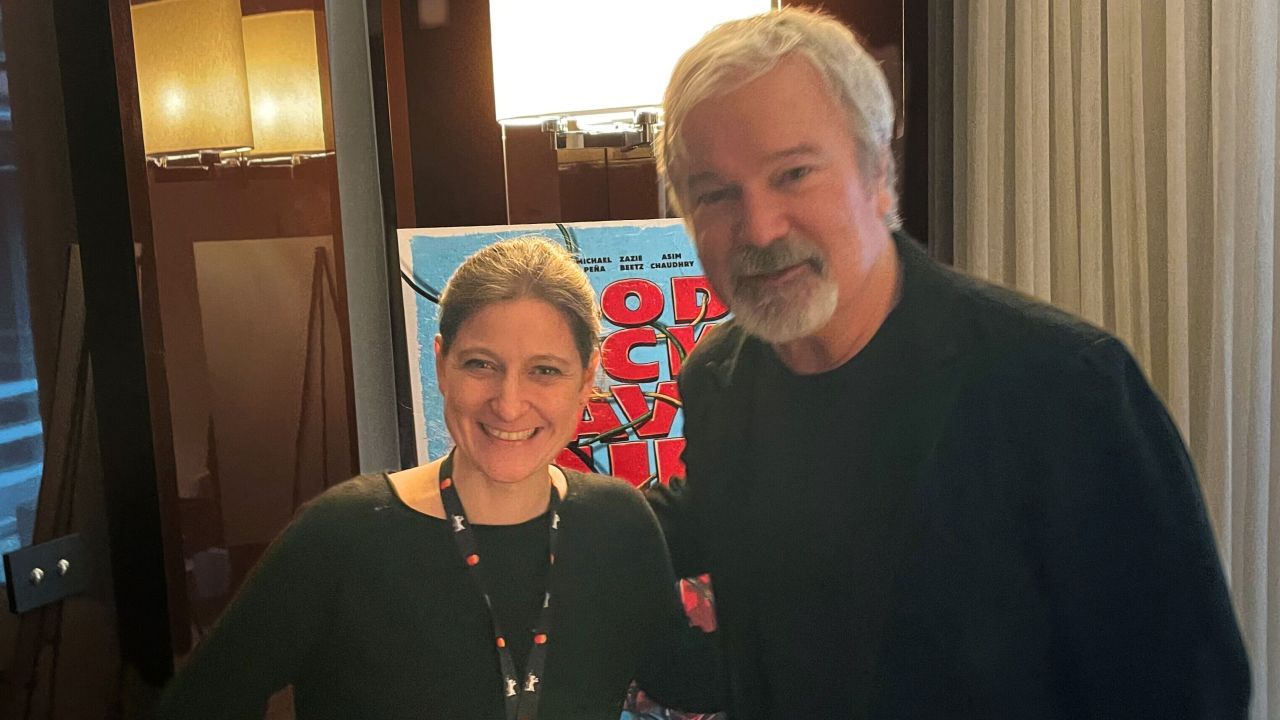 FILMSTARTS-Autorin Susanne Gietl beim Interview mit Gore Verbinski in einem Berliner Hotel. 