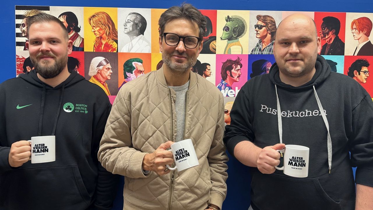 Simon Verhoeven (Mitte) mit den FILMSTARTS-Redakteuren Pascal Reis und Christoph Petersen in unserer Berliner Redaktion.
