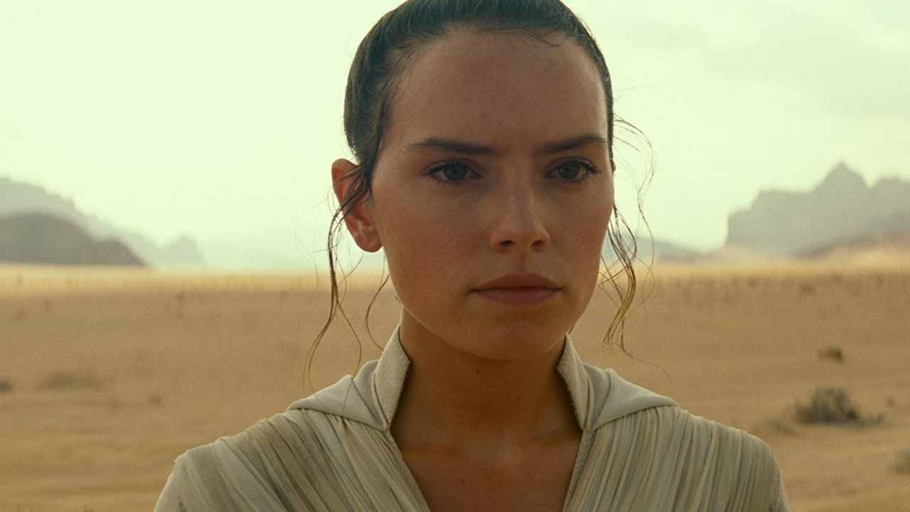 Von den "Natürlich blond"- und "Miss Undercover-Machern: In "The Last Report" verliebten sich zwei "Star Wars"-Stars ineinander!