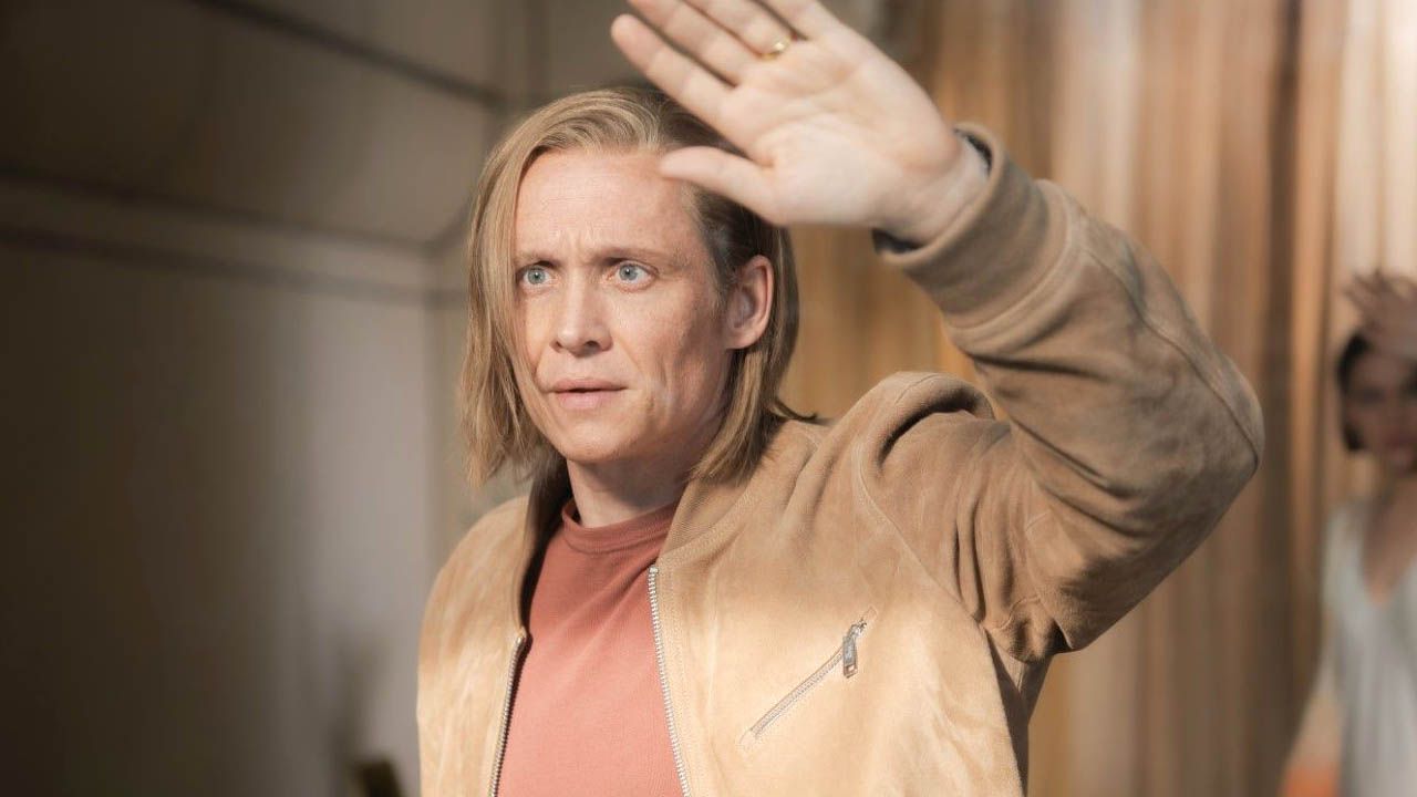 So sehen also die Haare von Felix (Matthias Schweighöfer) aus, nachdem er sich ein perfektes Leben gewünscht hat. 