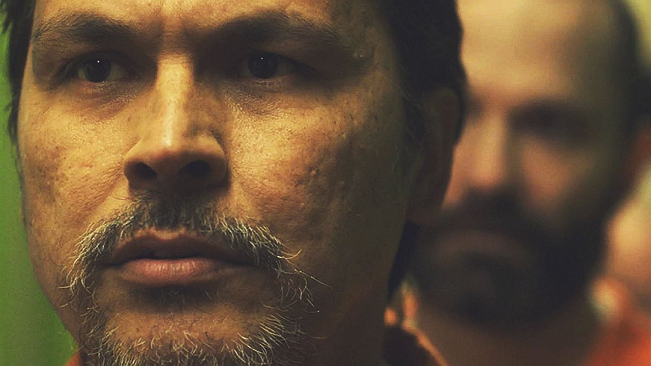 "Wenn du deine Familie kontaktierst, töte ich sie alle!" Intensiver Trailer zum Psycho-Thriller "Exile"