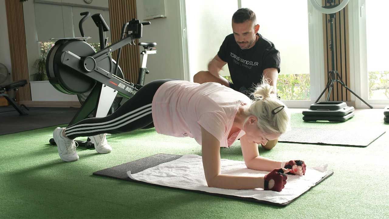 Daniela Katzenberger gibt bei ihrem Training alles