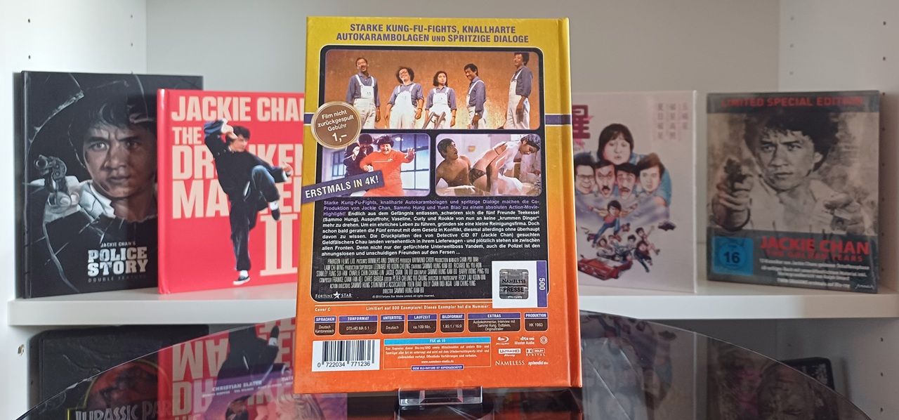 Old-School-Design mit VHS-Charme - auch auf der Rückseite!