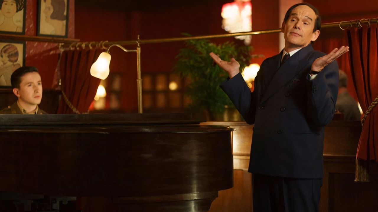 Ethan Hawke ist als Larry Hart kaum wiederzuerkennen.