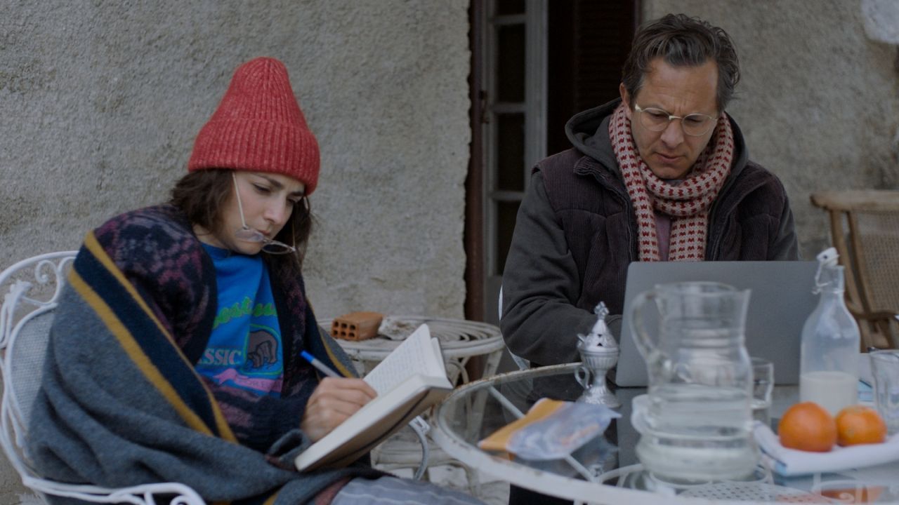 Man ahnt schon früh: Mit Tara (Seyneb Saleh) und Robert (Trystan Prütter) wird das nicht mehr lange gutgehen. 