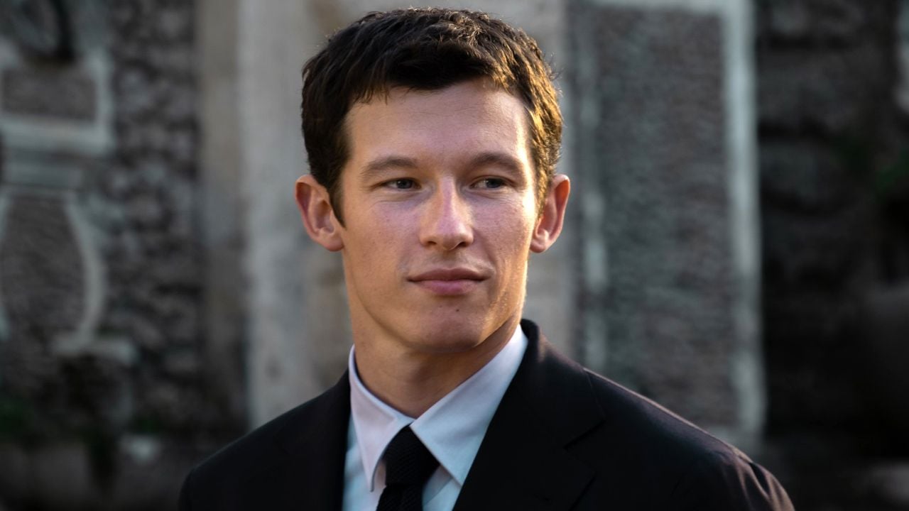 Callum Turner wird sich in