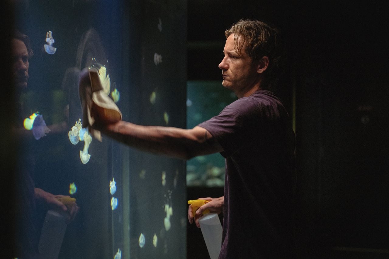Lewis Pullman in „Remarkably Bright Creatures”