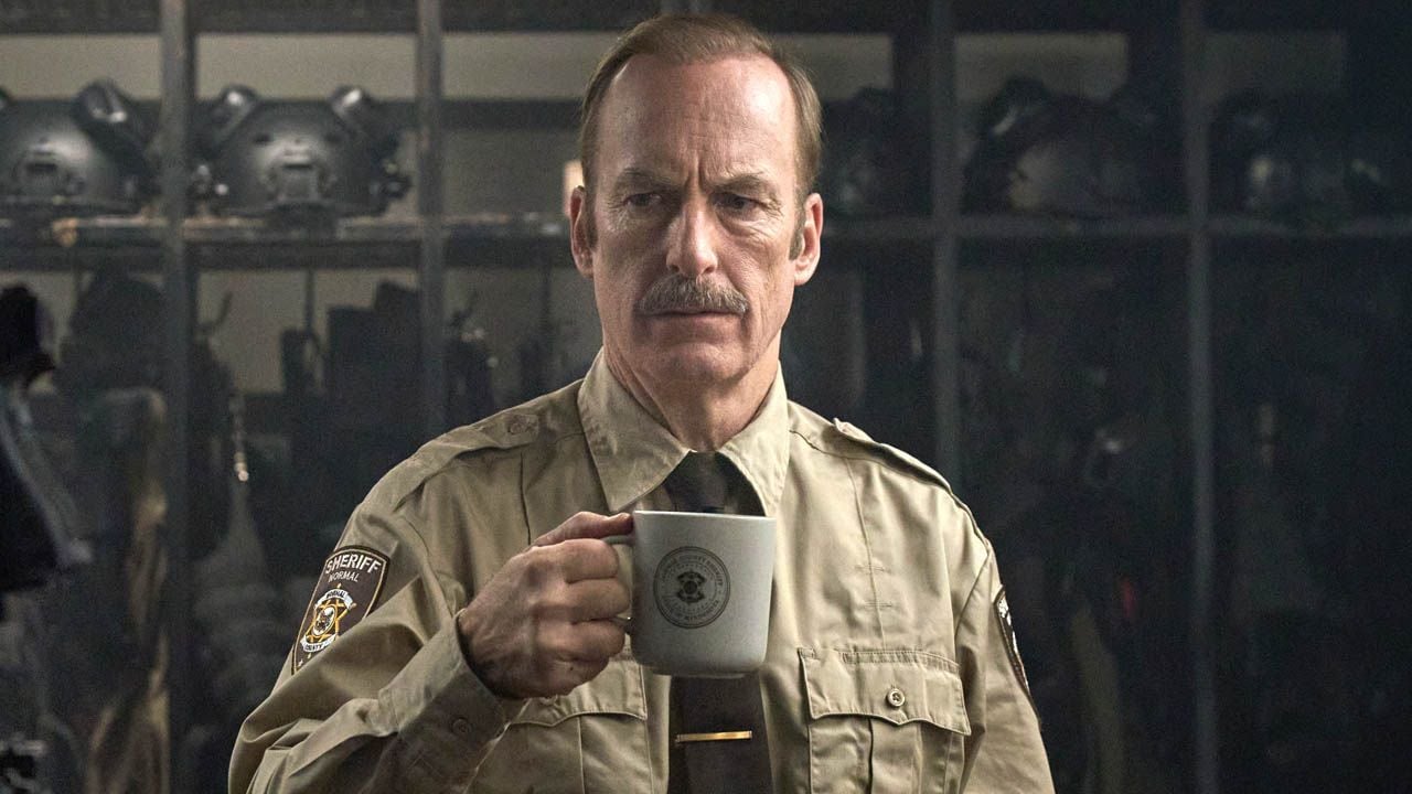 Gesetzeshüter Ulysses Richardson (Bob Odenkirk) erhofft sich von seinem neuen Posten in der US-Kleinstadt Normal vor allem, endlich seine Ruhe zu haben. 