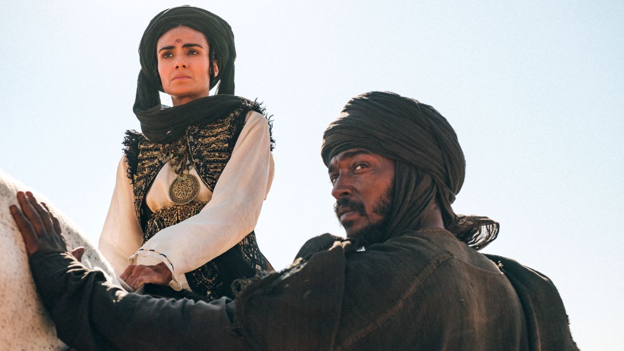 Ob der namenlose Krieger (Anthony Mackie) oder die mutige Prinzessin Hind (Aiysha Hart) der titelgebende „Desert Warrior“ ist, wird im Verlauf des Films nie so ganz klar. 