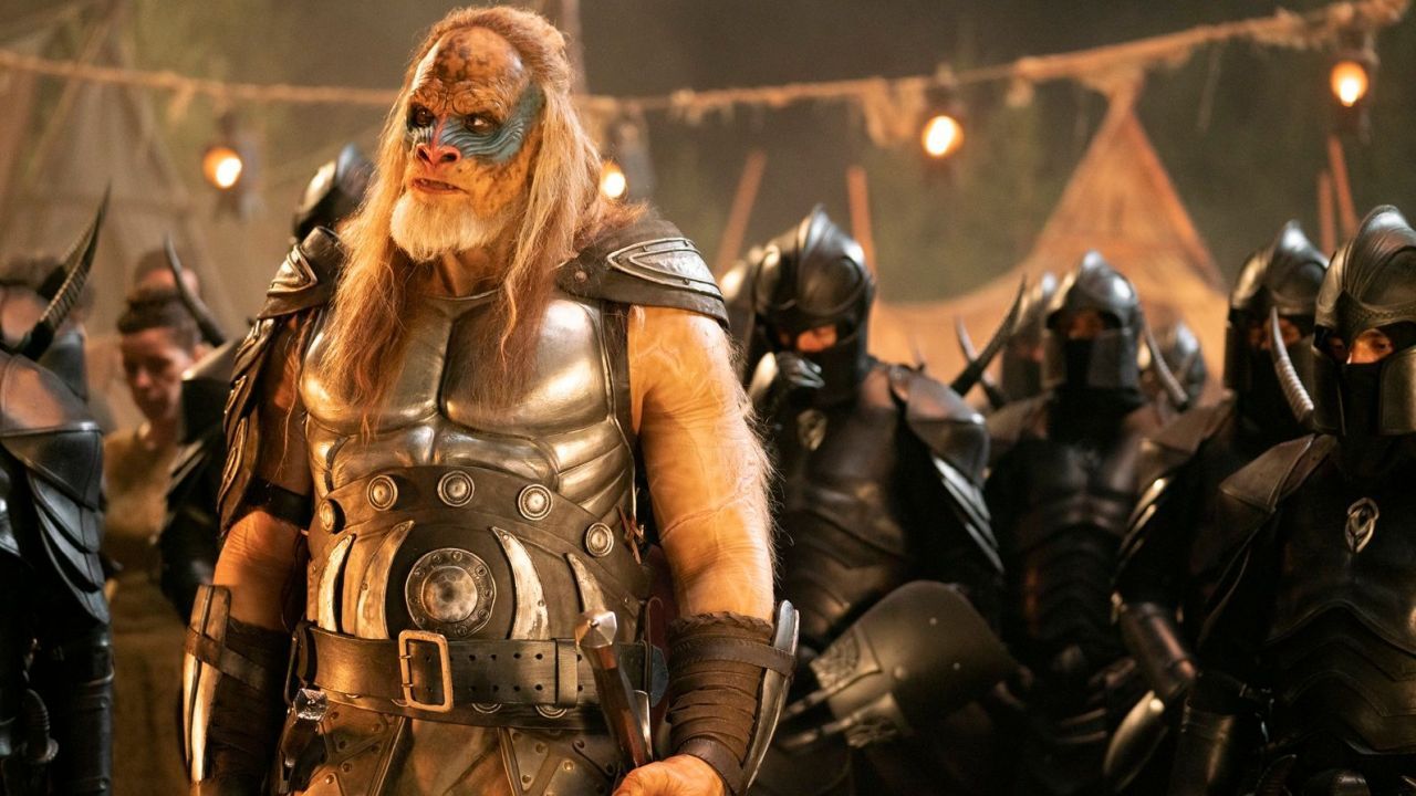 Das ist zwar alles arg auf Hochglanz getrimmt, aber zumindest bei den Kostümen kann man „Red Sonja“ nicht unbedingt einen Vorwurf machen. 