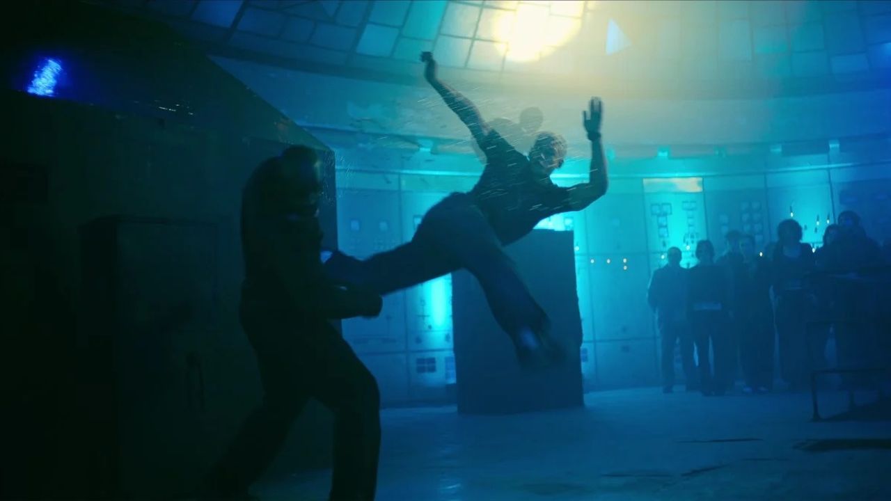 Wie in „John Wick 4“ wird sich auch in „60 Minuten“ durch einen Berliner Techno-Club geprügelt!