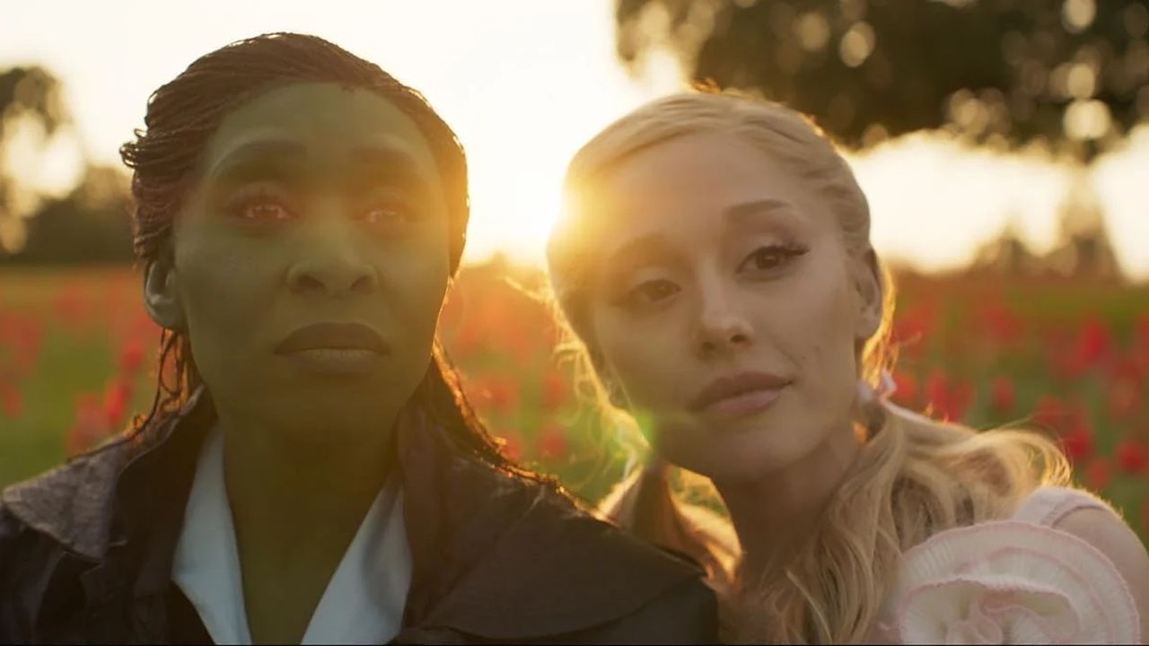 Man könnte meinen, Elphaba (Cynthia Erivo) und Glinda (Ariana Grande) wären beste Freundinnen. Aber das Schicksal hält eine sehr viel tragischere Verbindung für sie bereit…