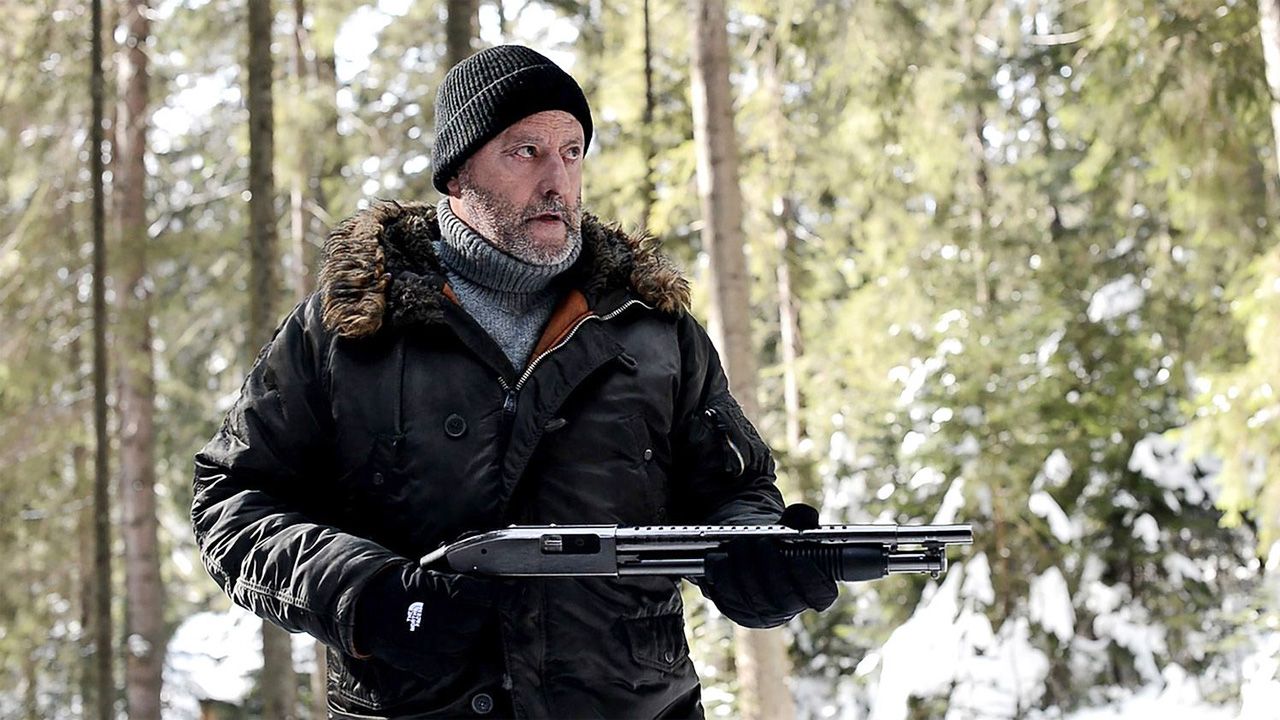 "Downton Abbey" trifft "Stirb langsam": Nach Netflix-Hit wird Jean Reno in seinem neuen Film zur Ein-Mann-Armee – als Butler!