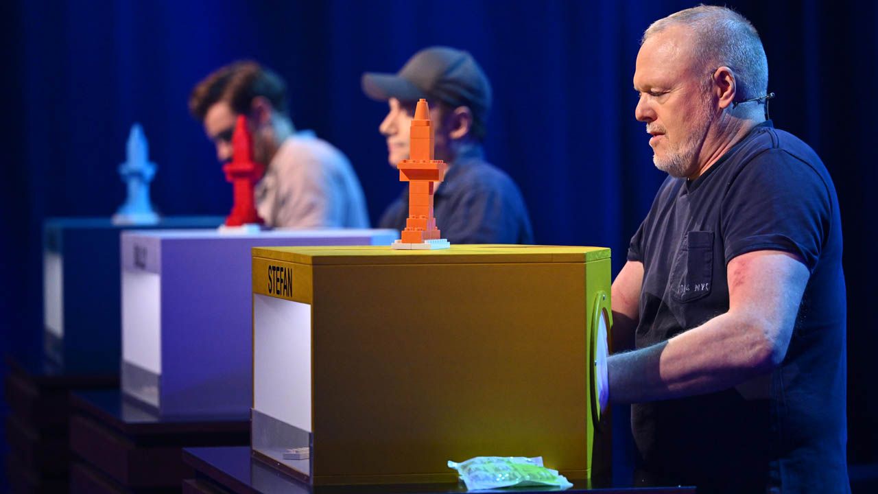 Das Spiel „Fühlbox“ sorgt bei Raab, Bully und Kandidat Benjamin für Anspannung