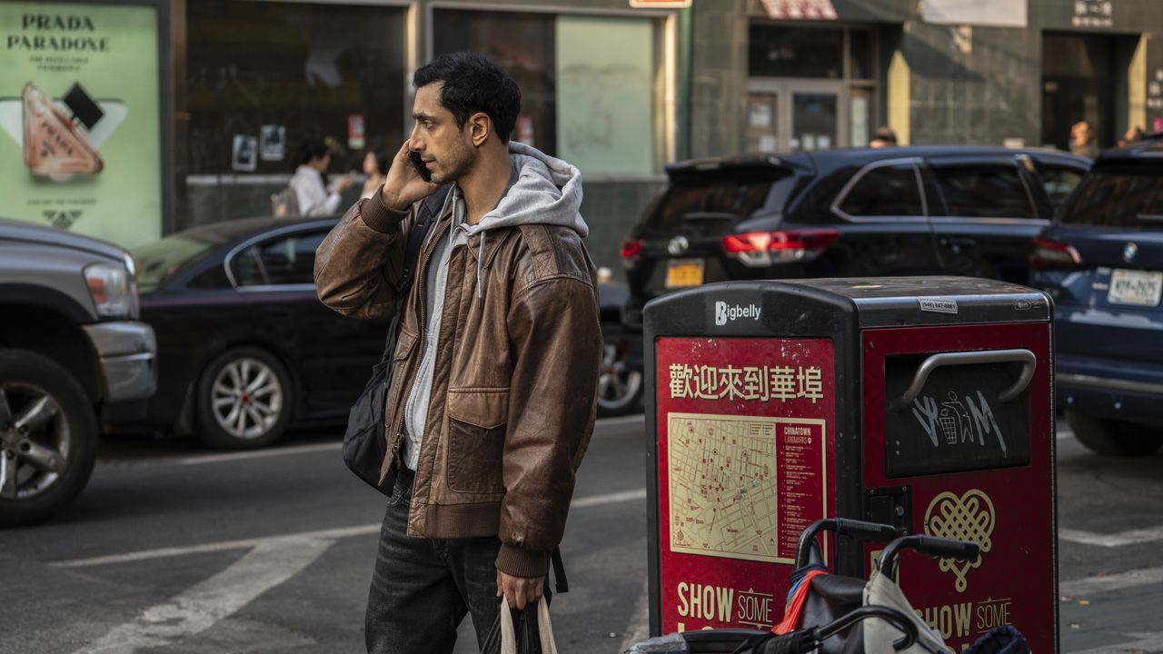 Ash kommuniziert eigentlich fast nie selbst über das Telefon.